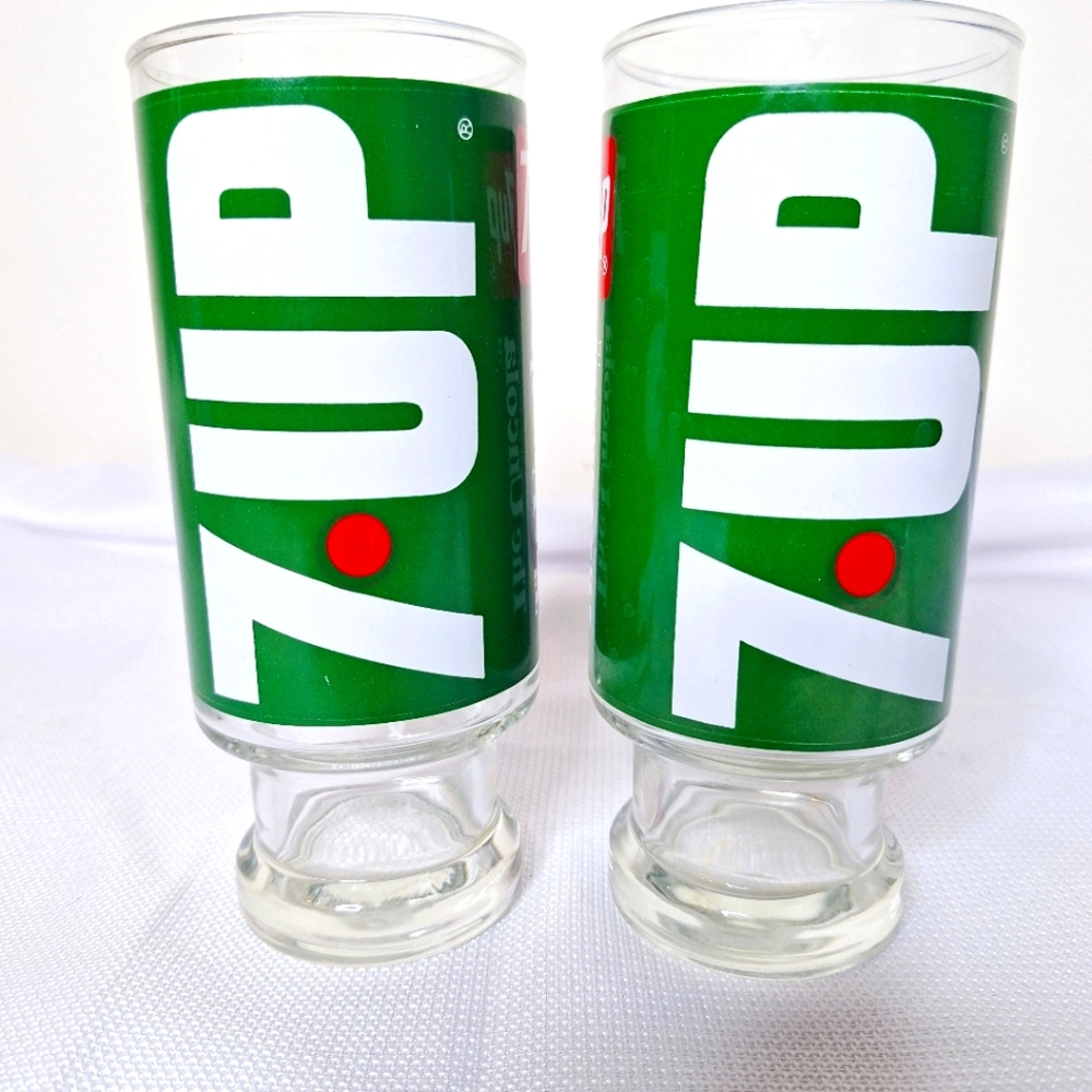 Vintage 1970's 7up pedestal 12oz drinking glasses.
